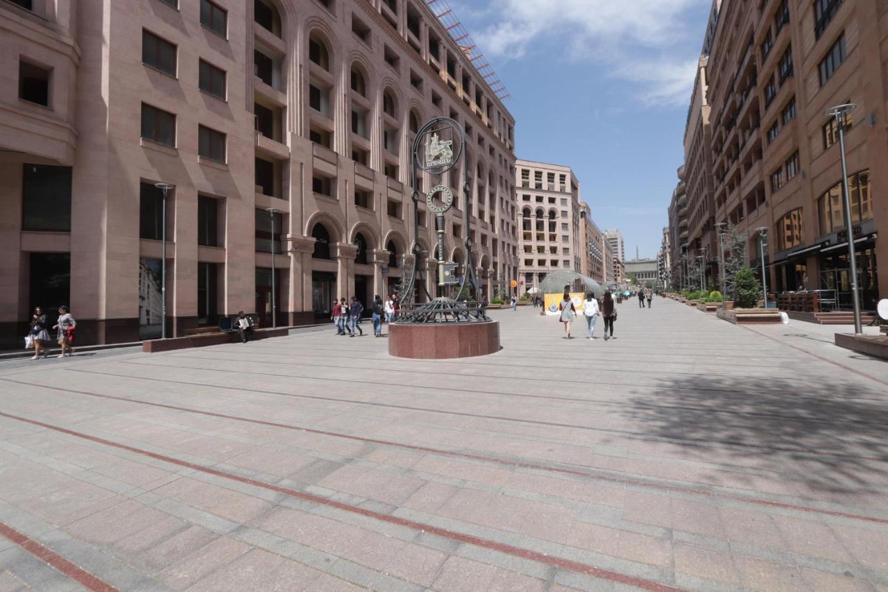Fantastic Apartments Near Republic Square, Perfect Location, Mystreet Company Erevan Esterno foto