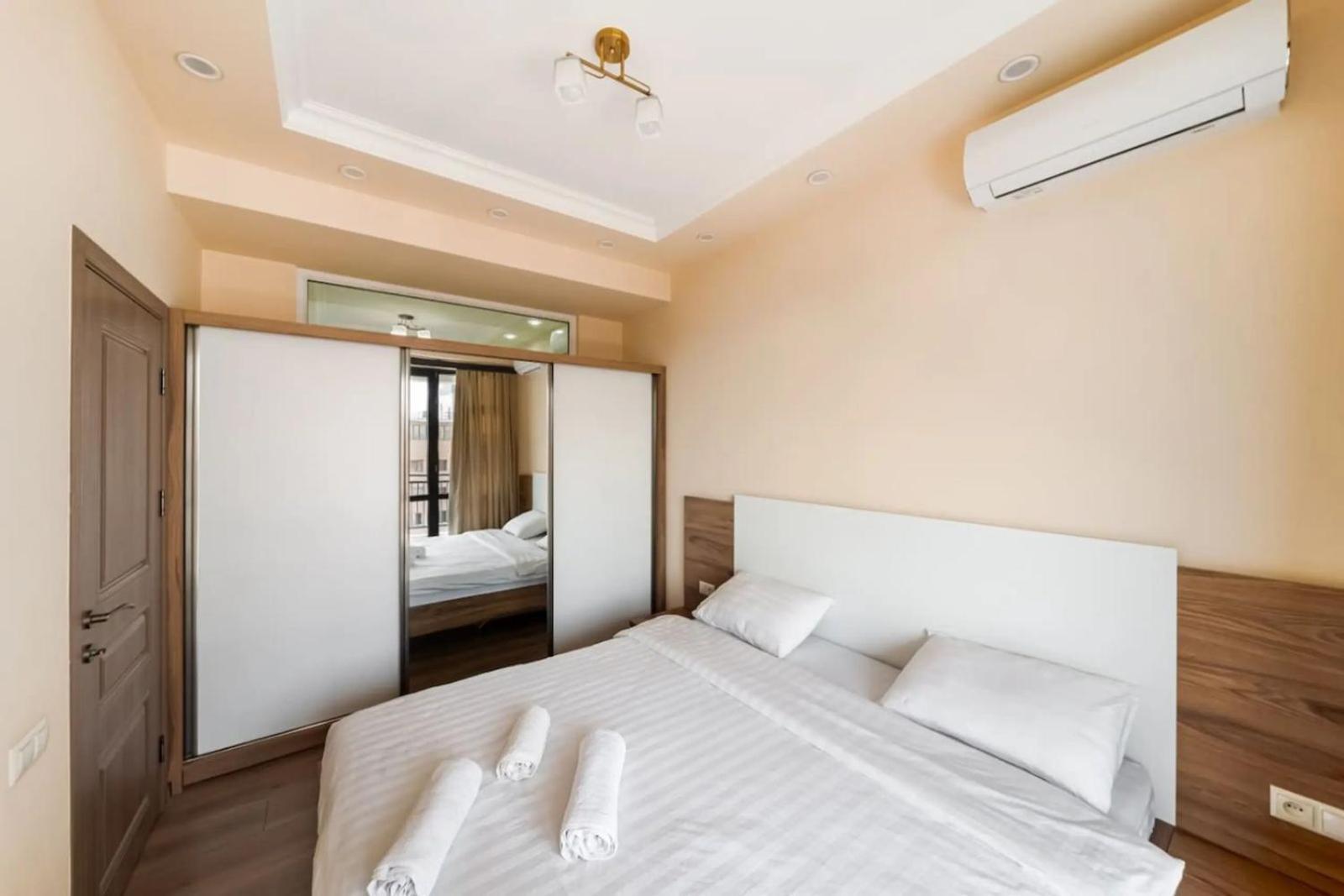 Fantastic Apartments Near Republic Square, Perfect Location, Mystreet Company Erevan Esterno foto