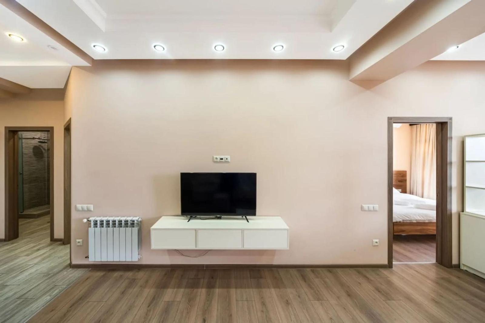 Fantastic Apartments Near Republic Square, Perfect Location, Mystreet Company Erevan Esterno foto