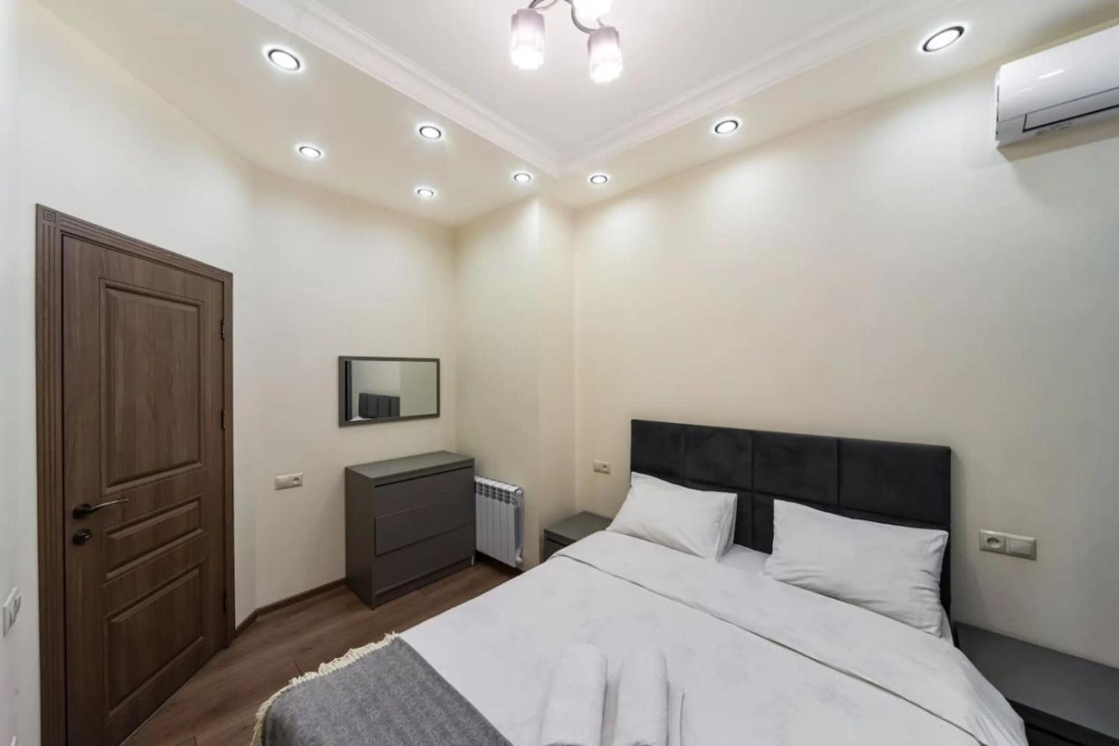 Fantastic Apartments Near Republic Square, Perfect Location, Mystreet Company Erevan Esterno foto